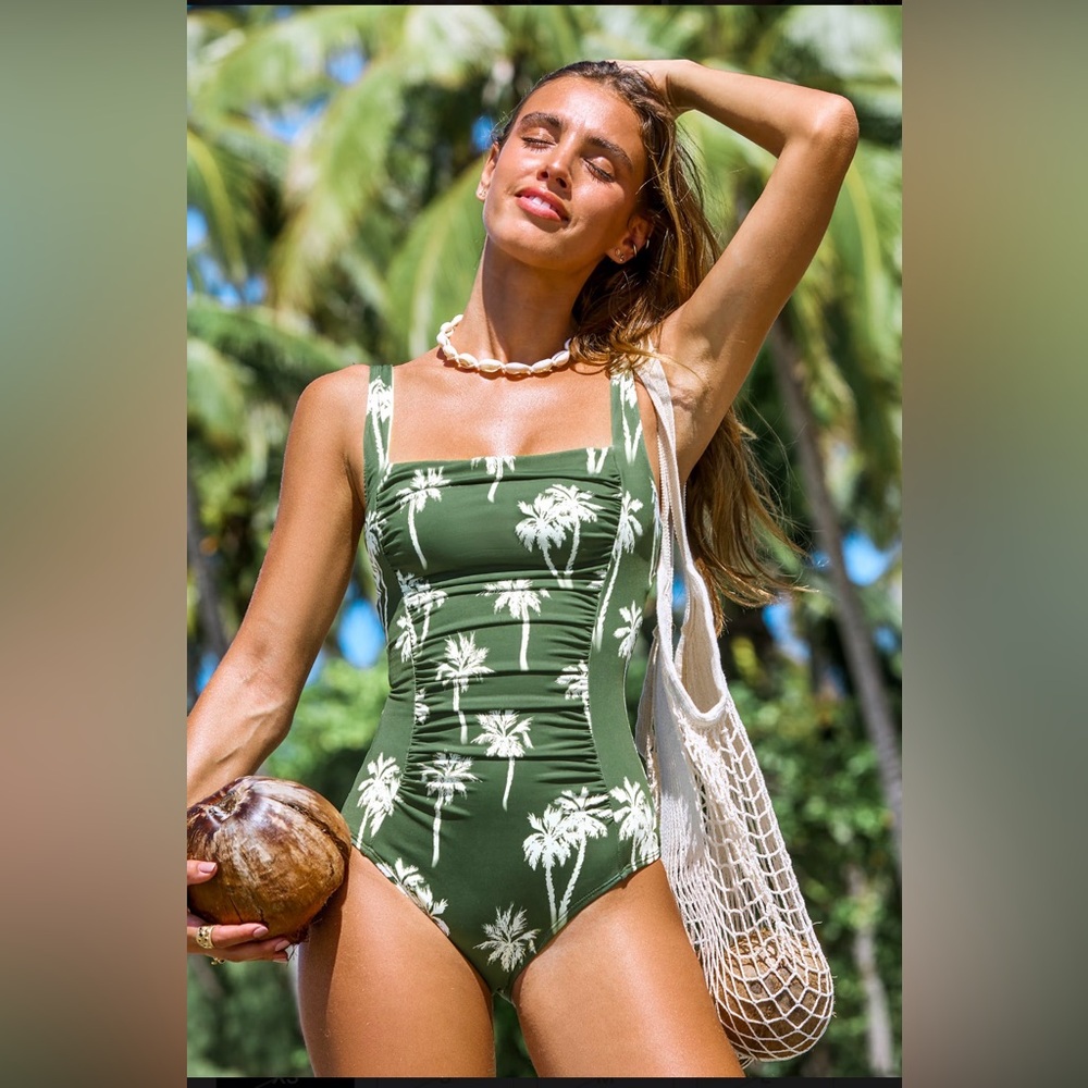 Cupshe Green Palm Tree Slim & Sculpt
One-Piece